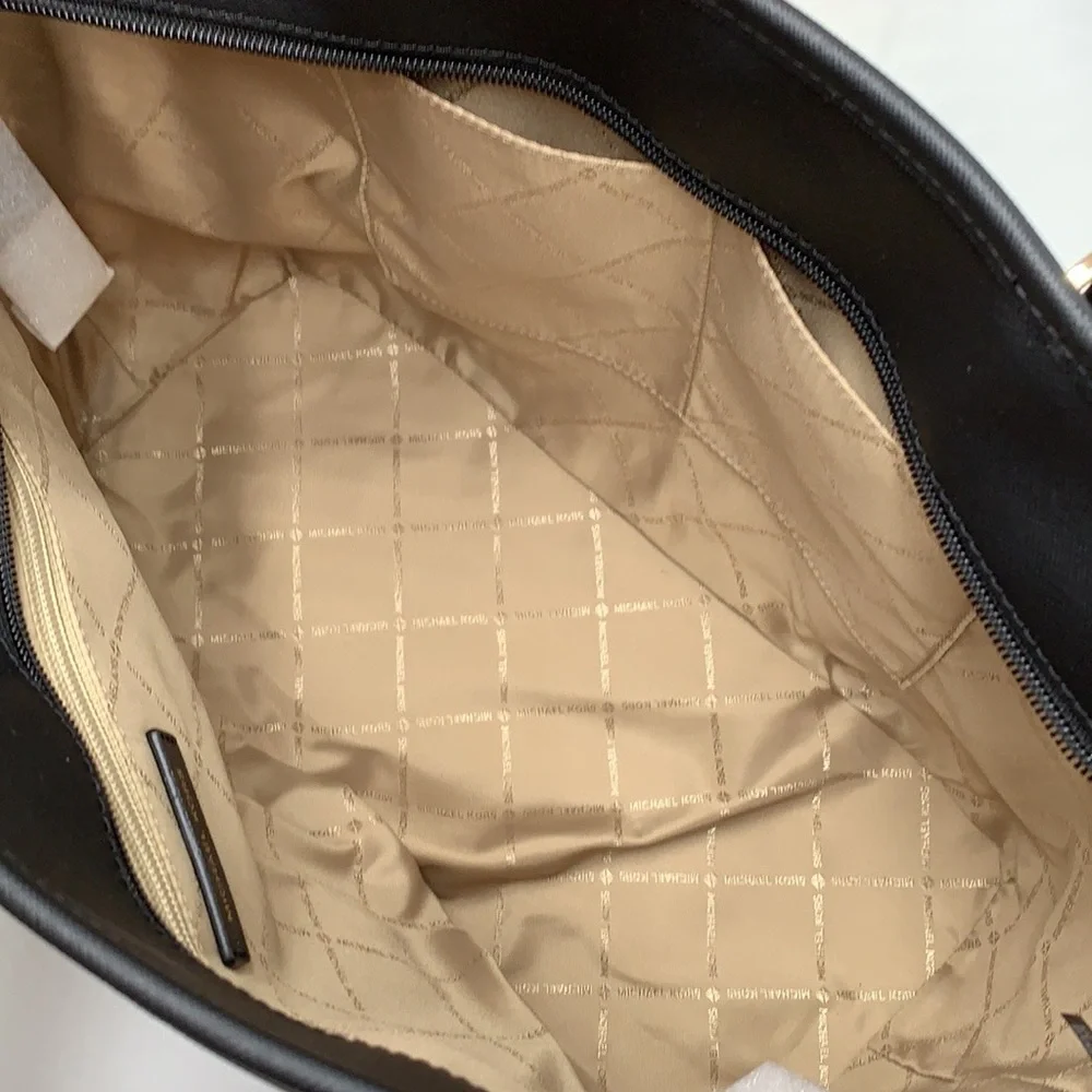 MICHAEL KORS OUTLET
Jet Set Travel Large Logo Tote Bag - Picture 14 of 14